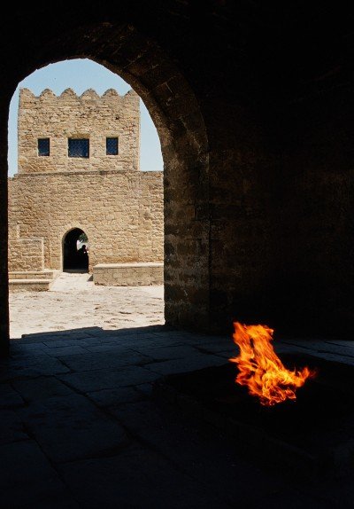 ATEŞ ÜLKESİ'NE YOLCULUK; ATEŞGÂH